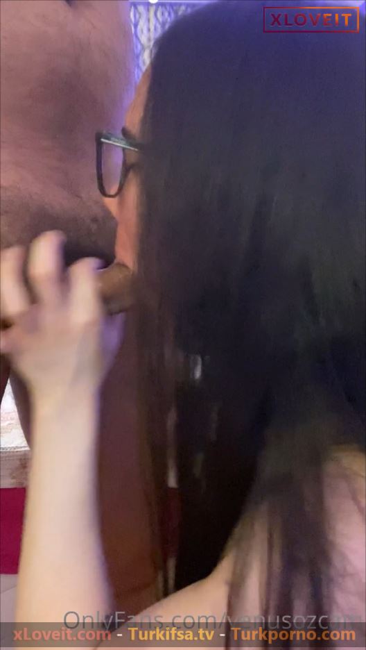 Venüs Özçam Porno Küçük sikli zenciye sakso çekti